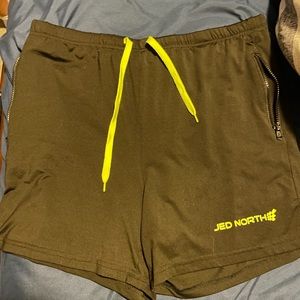 Agile body building shorts w zipper pockets-black